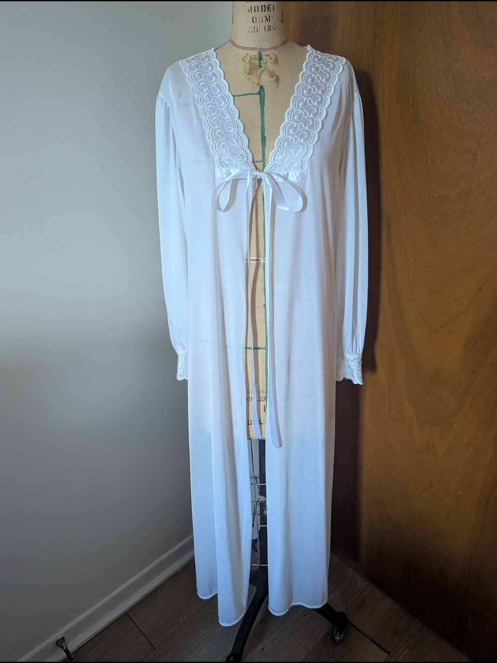 Vintage White Lace-Trim Long Sheer Robe with Tie Closure